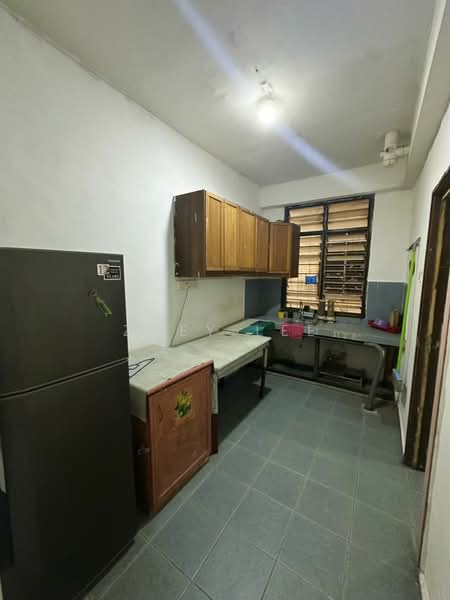 Rumah Flat untuk Dijual di Skudai Baru - Zoey Lee - Kitchen - PropertyGuru.com.my