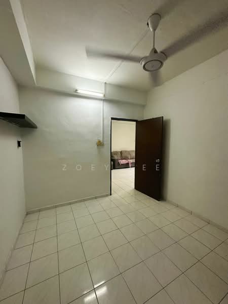 Rumah Flat untuk Dijual di Skudai Baru - Zoey Lee - Living Room - PropertyGuru.com.my
