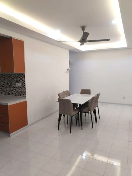 Apartment for Rent at Vista Pinggiran Apartment - Kew . - Dining Room - PropertyGuru.com.my