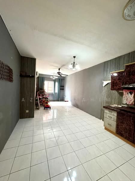 Apartment for Sale at Pangsapuri Cemara - Azli Ibrahim - Living Room - PropertyGuru.com.my