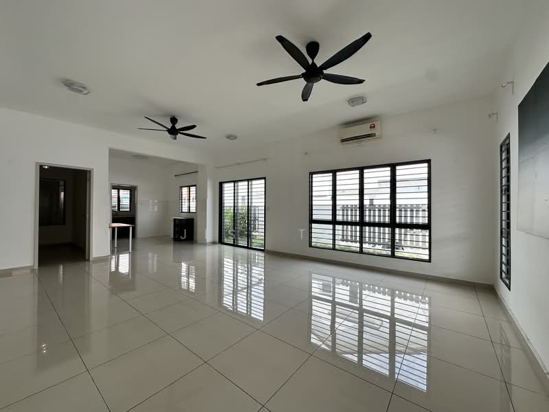 Rumah Teres 2 Tingkat untuk Dijual di Setia Utama (Setia Alam) - Jess Tee - Living Room - PropertyGuru.com.my
