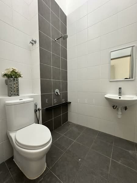 Rumah Teres 2 Tingkat untuk Dijual di Setia Utama (Setia Alam) - Jess Tee - Bathroom - PropertyGuru.com.my