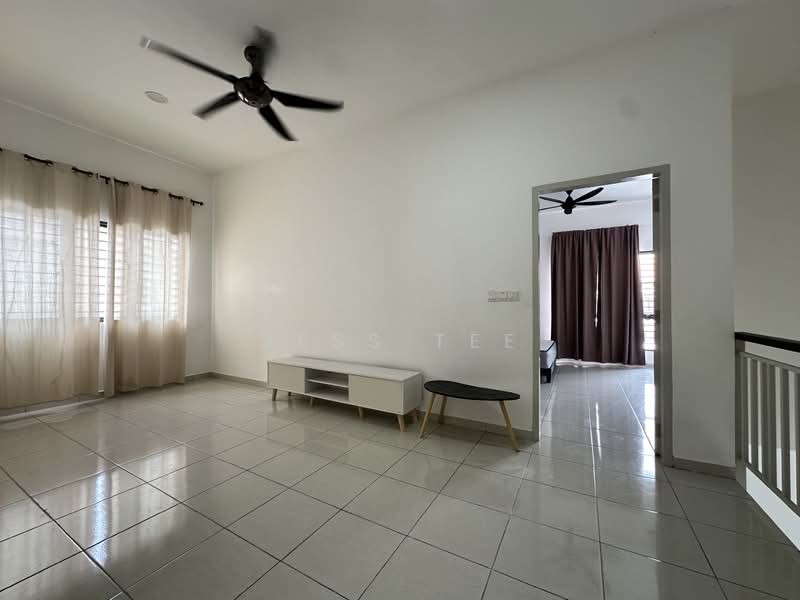 Rumah Teres 2 Tingkat untuk Dijual di Setia Utama (Setia Alam) - Jess Tee - Living Room - PropertyGuru.com.my