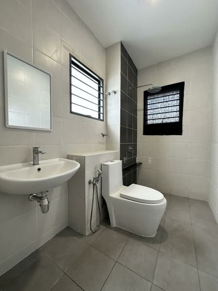 Rumah Teres 2 Tingkat untuk Dijual di Setia Utama (Setia Alam) - Jess Tee - Bathroom - PropertyGuru.com.my