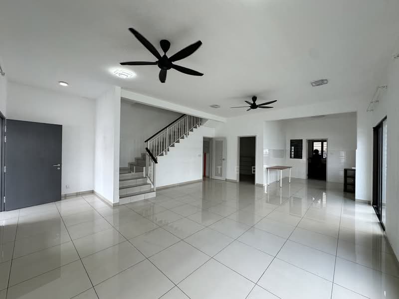 Rumah Teres 2 Tingkat untuk Dijual di Setia Utama (Setia Alam) - Jess Tee - Living Room - PropertyGuru.com.my