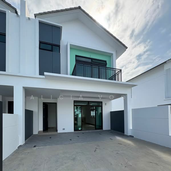 Rumah Teres 2 Tingkat untuk Dijual di Taman Austin Duta (Tebrau) - Alicia Voon - Exterior - PropertyGuru.com.my