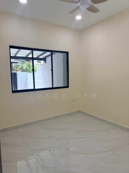1-storey Terraced House for Sale in Taman Dato Penggawa Barat (Tampoi) - Joyce Tan - Bedroom - PropertyGuru.com.my