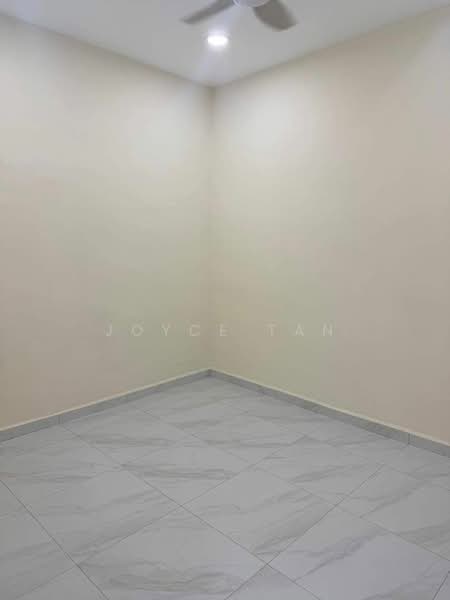 1-storey Terraced House for Sale in Taman Dato Penggawa Barat (Tampoi) - Joyce Tan - Bedroom - PropertyGuru.com.my