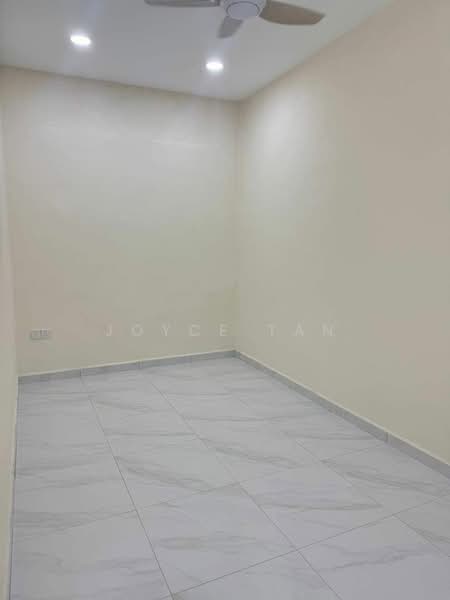 1-storey Terraced House for Sale in Taman Dato Penggawa Barat (Tampoi) - Joyce Tan - Bedroom - PropertyGuru.com.my