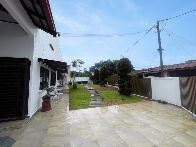 1-storey Terraced House for Sale in Taman Bukit Setongkol Jaya (Kuantan) - Alan Tan - Exterior - PropertyGuru.com.my