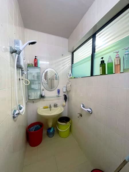 1-storey Terraced House for Sale in Taman Bukit Setongkol Jaya (Kuantan) - Alan Tan - Bathroom - PropertyGuru.com.my