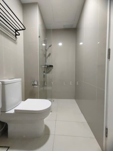 Servis Apartment untuk Disewa di Southlink - Ally Lee - Bathroom - PropertyGuru.com.my