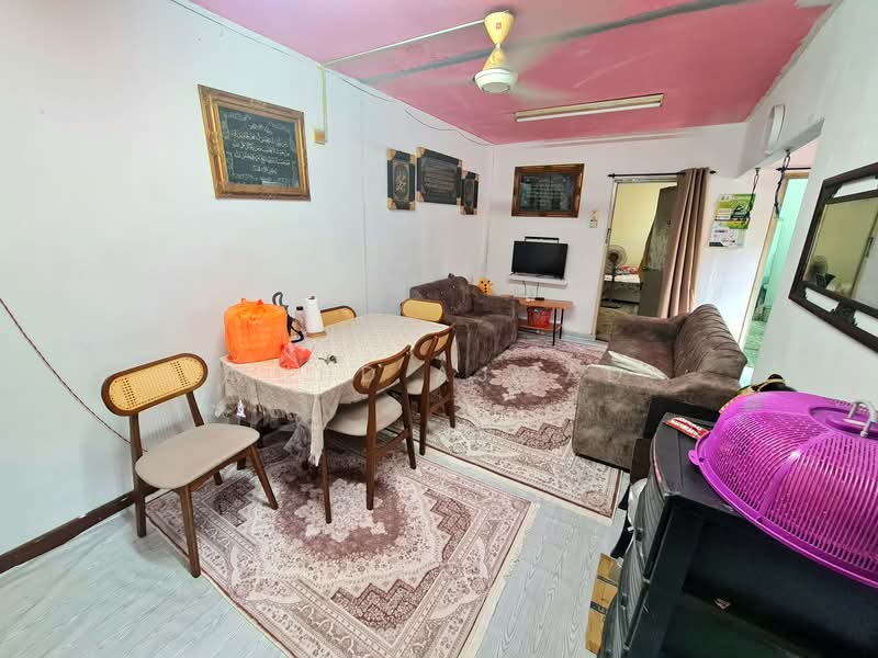Rumah Flat untuk Dijual di Bandar Baru Bangi Seksyen 2 - Muhd Ajwad - Living Room - PropertyGuru.com.my