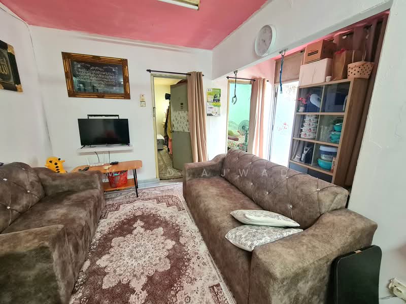 Rumah Flat untuk Dijual di Bandar Baru Bangi Seksyen 2 - Muhd Ajwad - Living Room - PropertyGuru.com.my