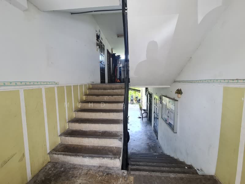Rumah Flat untuk Dijual di Bandar Baru Bangi Seksyen 2 - Muhd Ajwad - Corridor - PropertyGuru.com.my