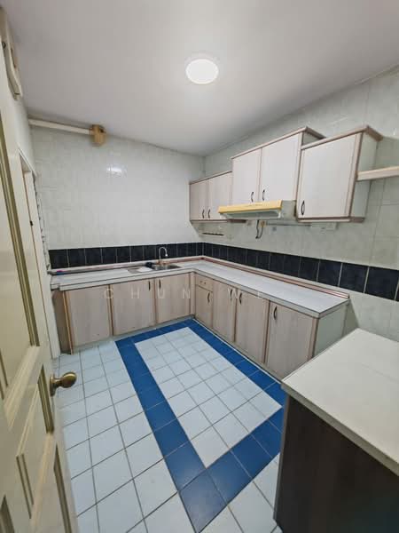Kondominium untuk Disewa di Endah Regal Condominium - Chun Wei - Kitchen - PropertyGuru.com.my