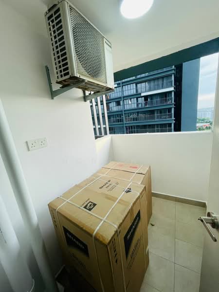 Servis Apartment untuk Disewa di Setia City Residences - Hong Ng - Balcony - PropertyGuru.com.my