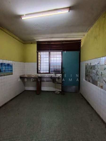 Rumah Flat untuk Dijual di Flat PKNS Section 17 Shah Alam - Norazrein Abdul Raman - Kitchen - PropertyGuru.com.my