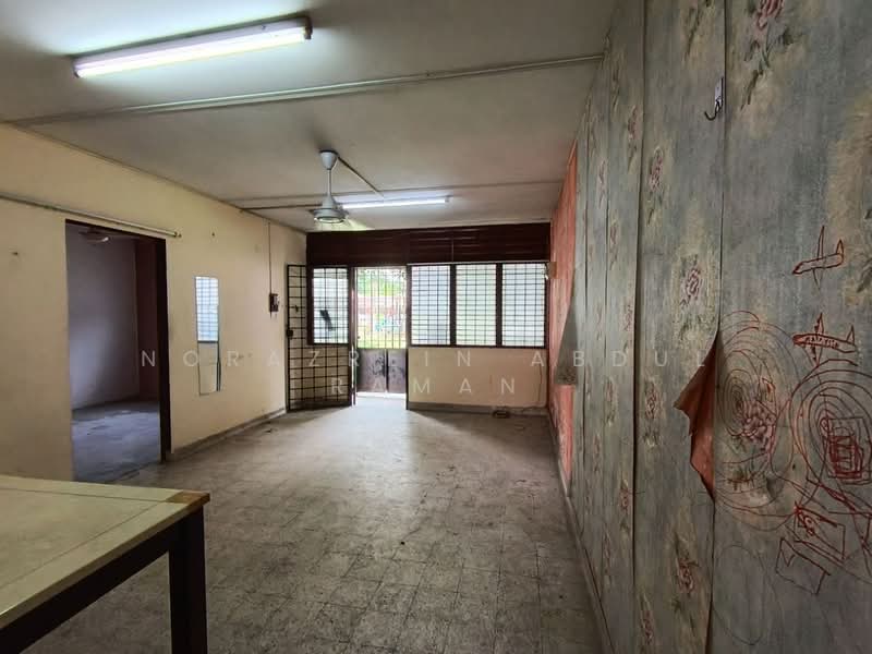 Rumah Flat untuk Dijual di Flat PKNS Section 17 Shah Alam - Norazrein Abdul Raman - Living Room - PropertyGuru.com.my