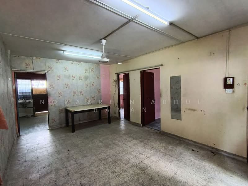Rumah Flat untuk Dijual di Flat PKNS Section 17 Shah Alam - Norazrein Abdul Raman - Living Room - PropertyGuru.com.my