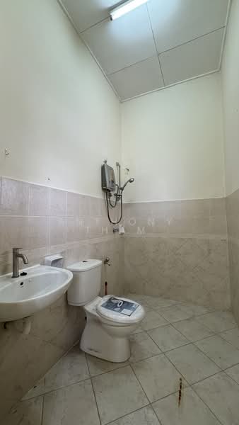 Rumah Berkembar untuk Dijual di Seremban 2 (Negeri Sembilan) - Anthony Tham - Bathroom - PropertyGuru.com.my