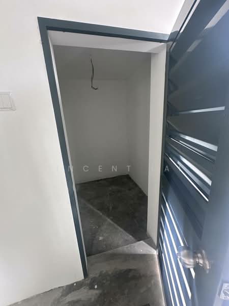 Rumah Niaga untuk Disewa di Kulai (Johor) - Vincent Lai - Entrance - PropertyGuru.com.my