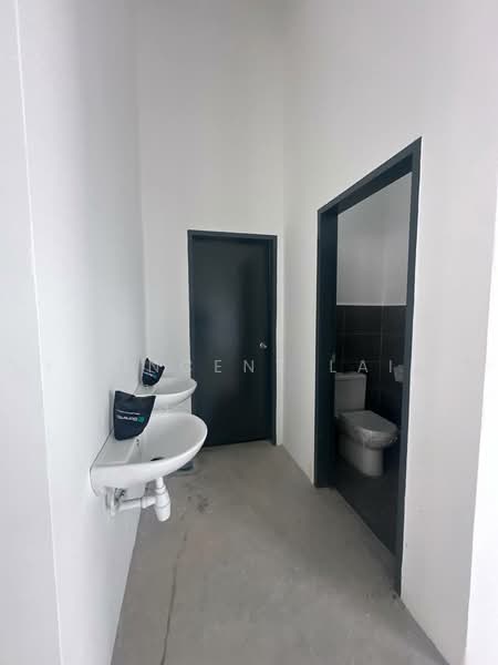 Rumah Niaga untuk Disewa di Kulai (Johor) - Vincent Lai - Bathroom - PropertyGuru.com.my