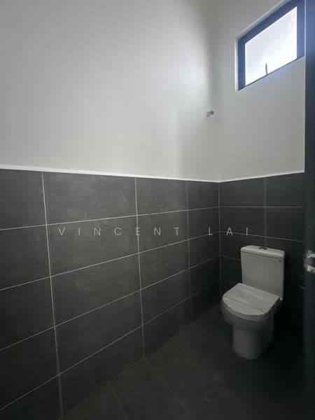 Rumah Niaga untuk Disewa di Kulai (Johor) - Vincent Lai - Bathroom - PropertyGuru.com.my