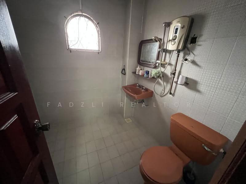 Bungalow House for Sale in Ampang Jaya (Ampang) - Fadzli Realtor - Bathroom - PropertyGuru.com.my