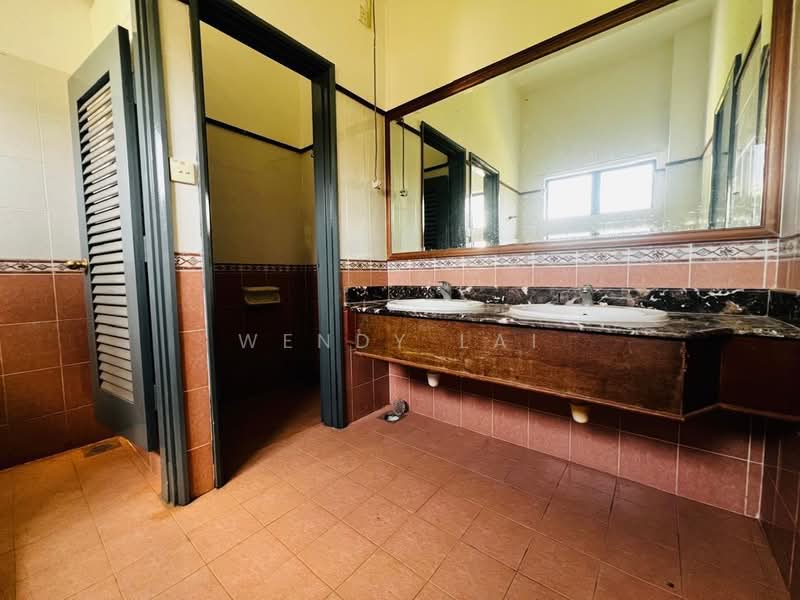 Bungalow for Sale in Leisure Farm (Gelang Patah) - Wendy Lai - Bathroom - PropertyGuru.com.my