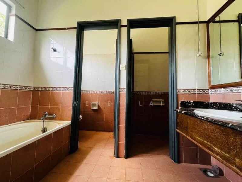 Bungalow for Sale in Leisure Farm (Gelang Patah) - Wendy Lai - Bathroom - PropertyGuru.com.my
