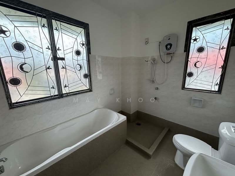 Rumah Banglo untuk Dijual di Leisure Farm (Gelang Patah) - May Khoo - Bathroom - PropertyGuru.com.my