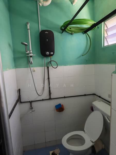 Pangsapuri untuk Disewa di Sri Ivori Apartment - Hidayah . - Bathroom - PropertyGuru.com.my