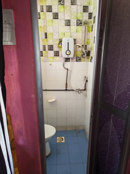 Pangsapuri untuk Disewa di Sri Ivori Apartment - Hidayah . - Bathroom - PropertyGuru.com.my