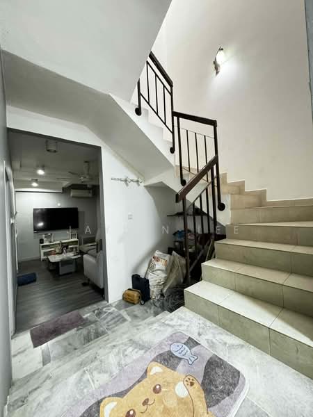 Rumah Teres 2 Tingkat untuk Dijual di Taman Wawasan (Puchong) - Jayden Lee - Living Room - PropertyGuru.com.my