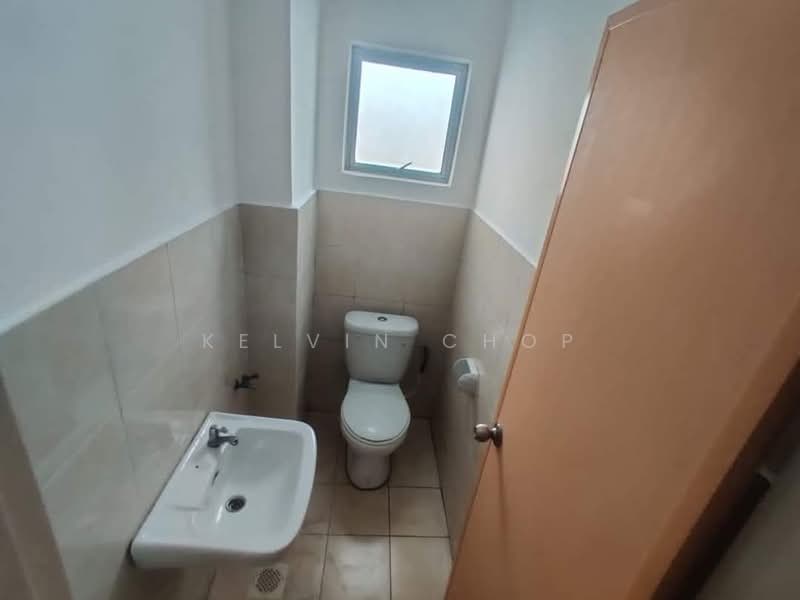 Kedai untuk Dijual di Taman Daya (Johor Bahru) - Kelvin Chop - Bathroom - PropertyGuru.com.my