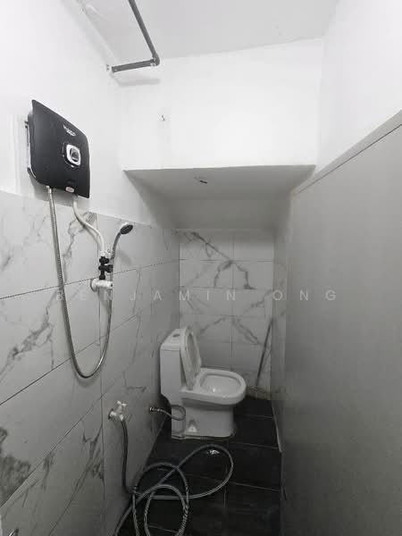 Rumah Teres 2 Tingkat untuk Disewa di Taman Johor Jaya (Johor Bahru) - Benjamin Ong - Bathroom - PropertyGuru.com.my