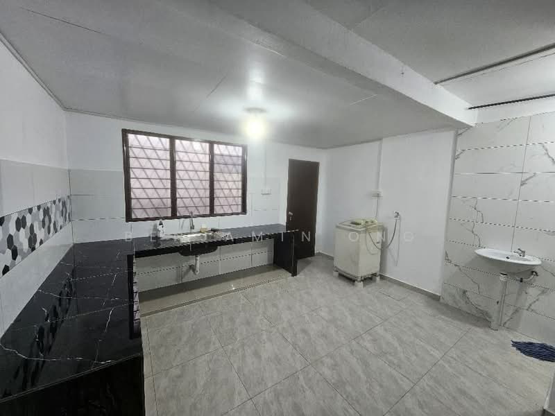 Rumah Teres 2 Tingkat untuk Disewa di Taman Johor Jaya (Johor Bahru) - Benjamin Ong - Kitchen - PropertyGuru.com.my