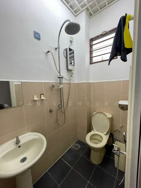 Rumah Teres 2 Tingkat untuk Dijual di Saujana Damansara (Damansara Damai) - Yanis Cheong - Bathroom - PropertyGuru.com.my