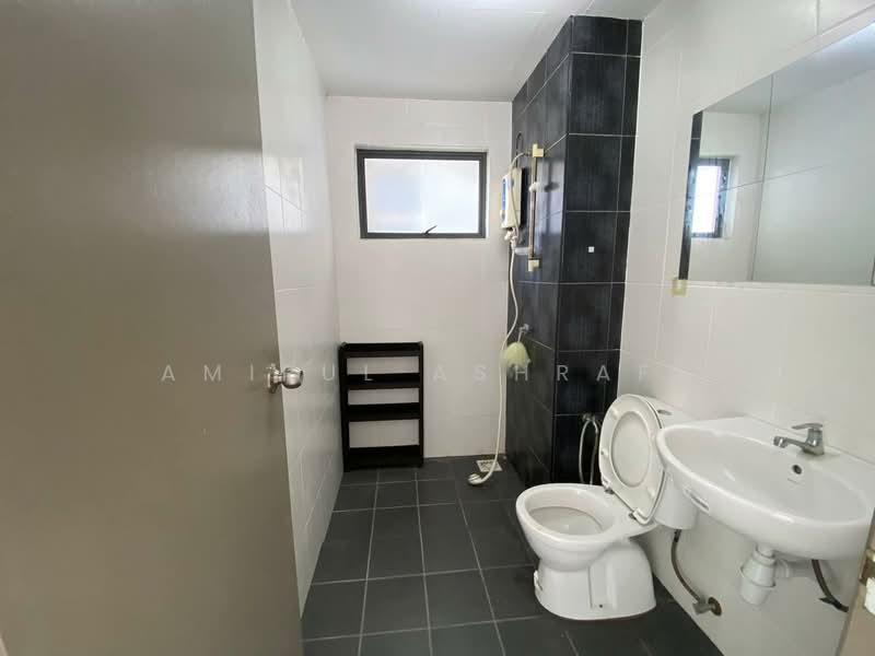 Condominium for Sale at Ameera Residence - Amirul Ashraff - Bathroom - PropertyGuru.com.my