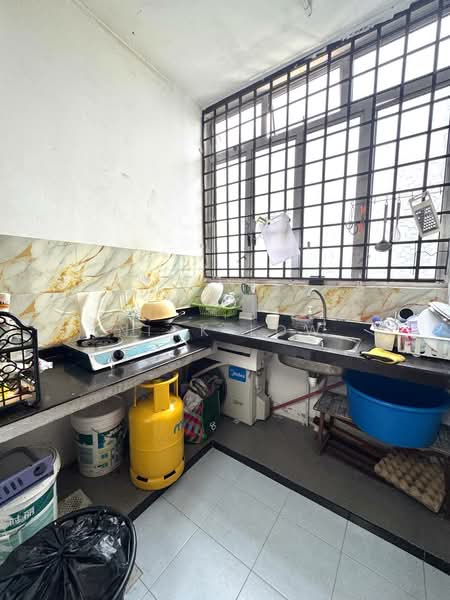 Pangsapuri untuk Disewa di Taman Larkin Idaman Plot C - Nick Low - Kitchen - PropertyGuru.com.my