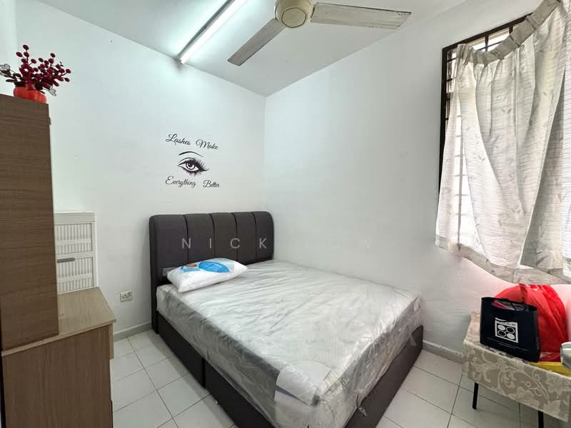 Pangsapuri untuk Disewa di Taman Larkin Idaman Plot C - Nick Low - Bedroom - PropertyGuru.com.my