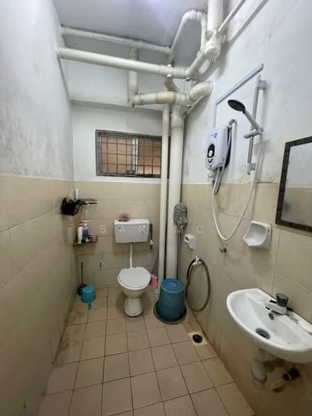 Pangsapuri untuk Disewa di Pangsapuri Damai Mewah B - San MC - Bathroom - PropertyGuru.com.my