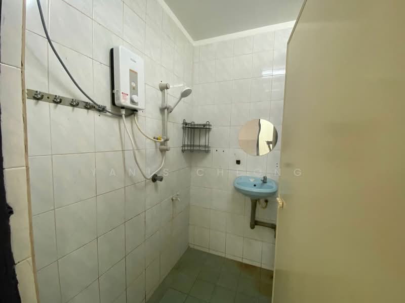 1-storey Terraced House for Rent in Kepong Baru (Kepong) - Yanis Cheong - Bathroom - PropertyGuru.com.my