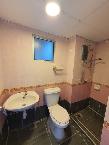 Kondominium untuk Disewa di Pertiwi Indah - Kenneth Low - Bathroom - PropertyGuru.com.my