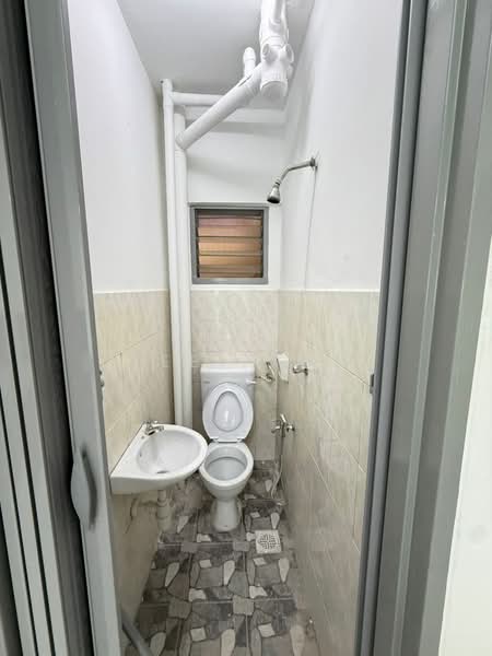 Pangsapuri untuk Disewa di Pangsapuri Cemara - Yee Fang - Bathroom - PropertyGuru.com.my