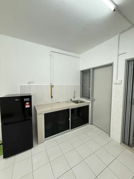 Pangsapuri untuk Disewa di Pangsapuri Cemara - Yee Fang - Kitchen - PropertyGuru.com.my
