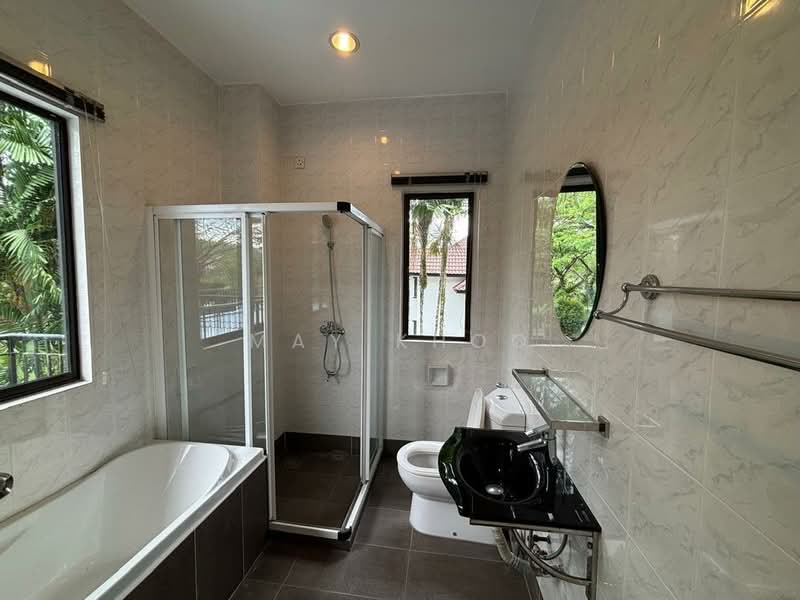 Rumah Banglo untuk Dijual di Leisure Farm (Gelang Patah) - May Khoo - Bathroom - PropertyGuru.com.my