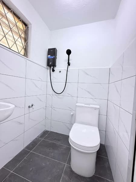 Rumah Flat untuk Disewa di Flat Taman Ungku Tun Aminah - Nick Low - Bathroom - PropertyGuru.com.my