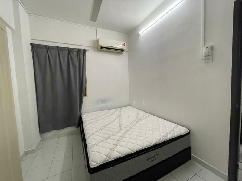 Pangsapuri untuk Disewa di Sri Dahlia - San MC - Bedroom - PropertyGuru.com.my